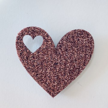 Pin's coeur rose en feutrine - Les Petites Hirondelles
