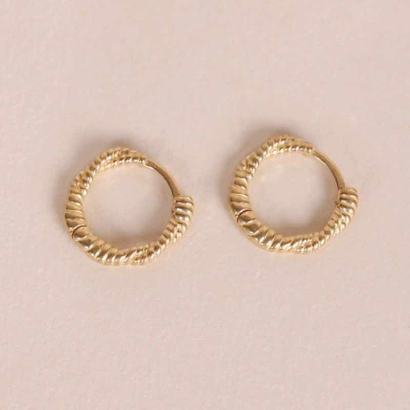 Bijoux dorés Waekura – Boucles, bagues, bracelets & charms intemporels