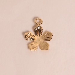 Bijoux dorés Waekura – Boucles, bagues, bracelets & charms intemporels