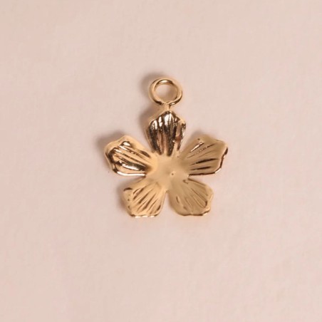 Bijoux dorés Waekura – Boucles, bagues, bracelets & charms intemporels