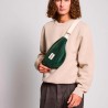Sac banane Andrea velours côtelé beige vert sapin – Hindbag, forme demi-lune pratique et élégante