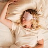 Masque de sommeil en soie – Emily’s Pillow | Douceur et confort nocturne