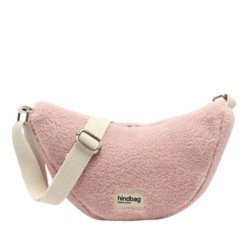 Sac banane Andrea teddy beige – Hindbag, forme demi-lune pratique et élégante