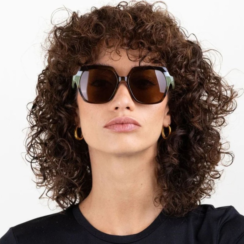 Charly Therapy - Lunettes solaires à monture oversize carrée recyclée - Sabrina Luma