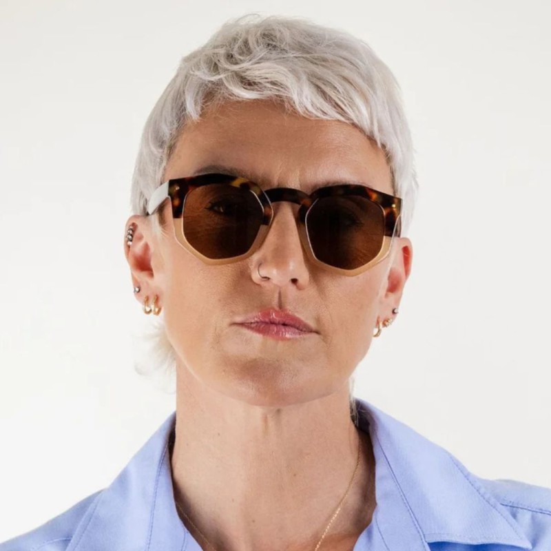 Charly Therapy - Lunettes solaires à monture hexagonale recyclée - Audrey Siena