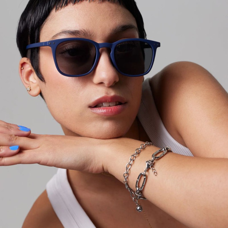 Lunettes de soleil IZIPIZI #E Navy Blue | Protection UV | Lucie in the R