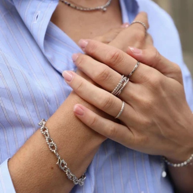 Bijoux dorés Waekura – Boucles, bagues, bracelets & charms intemporels