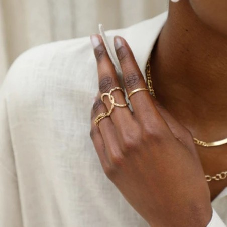 Bijoux dorés Waekura – Boucles, bagues, bracelets & charms intemporels
