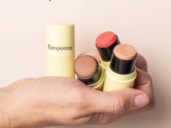 La trousse de beauté chez Lucie : simple, clean & pleine d’éclat