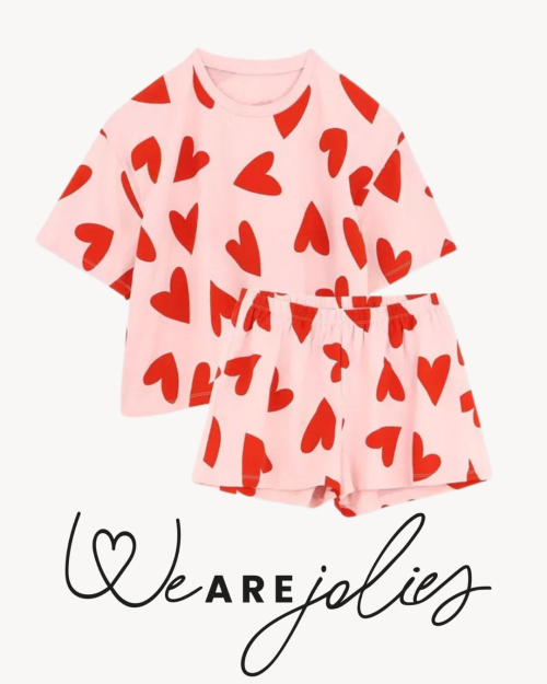 ✨ We Are Jolies 😍 chez Lucie 🌈✨ \n\nImaginez un pyjama tout doux, éthique, et stylé…\n\n🌿 Coton bio ultra doux\n\n☁️ 💃 Un confort à toute épreuve:...